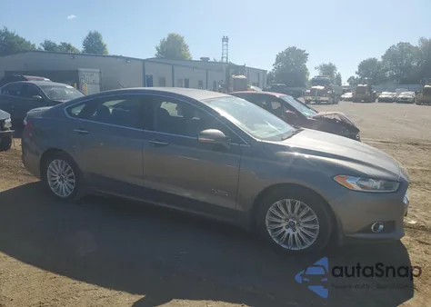 2013 Ford Fusion Titanium Phev z USA, uszkodzony, nr VIN 3FA6P0SU6DR246830